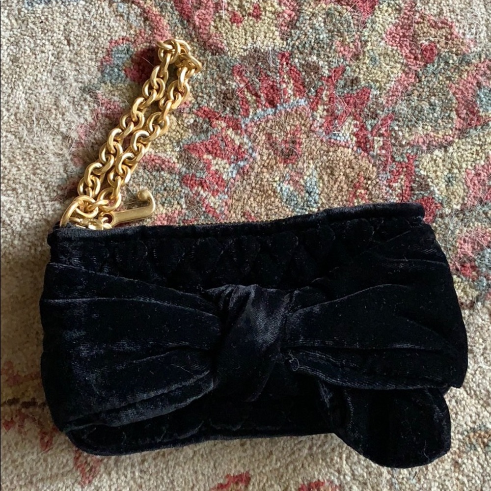Juicy wristlet